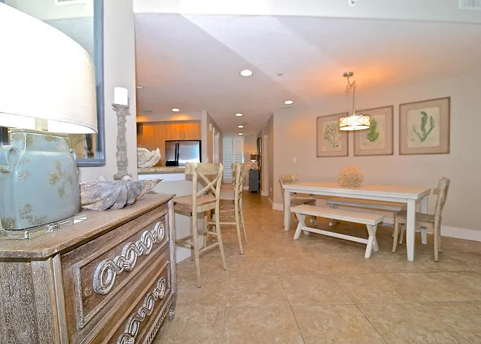Island Tower 1702 Apartment *