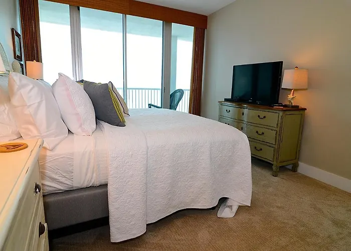 Apartment Island Tower 1702 *