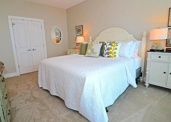 Island Tower 1702 Apartment *