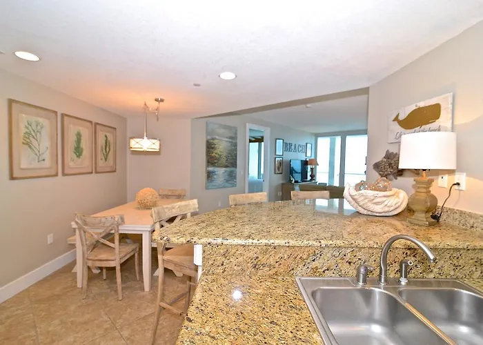 Island Tower 1702 Apartment *